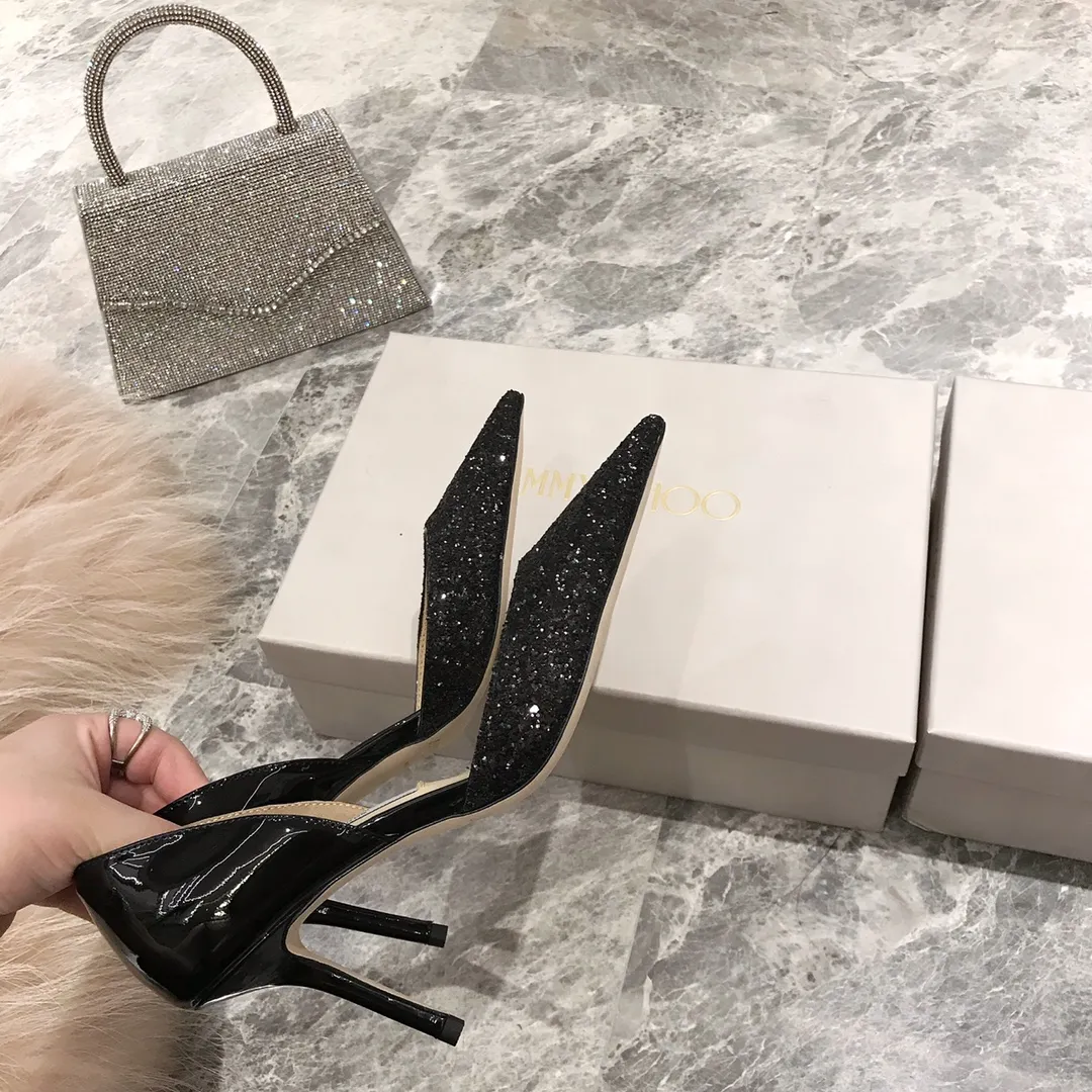 👟👟Ex-factory price👟👟Ex-factory price 520👟👟 Women's Shoe Factory 𝐉𝐢𝐦𝐦𝐲 𝐂𝐡𝐨𝐨 A pair of high heels that can conquer all men, a must-have item for all-match annual meetings Bilng Bilng is so beautiful that no one can take a breath away Material: Special Cretan spliced cow patent leather, sheepskin lining, Italian genuine leather outsole Heel height: 8cm Three colors: black, nude, silver Size: 35-39